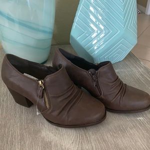 Women’s Baretraps shoes NWT